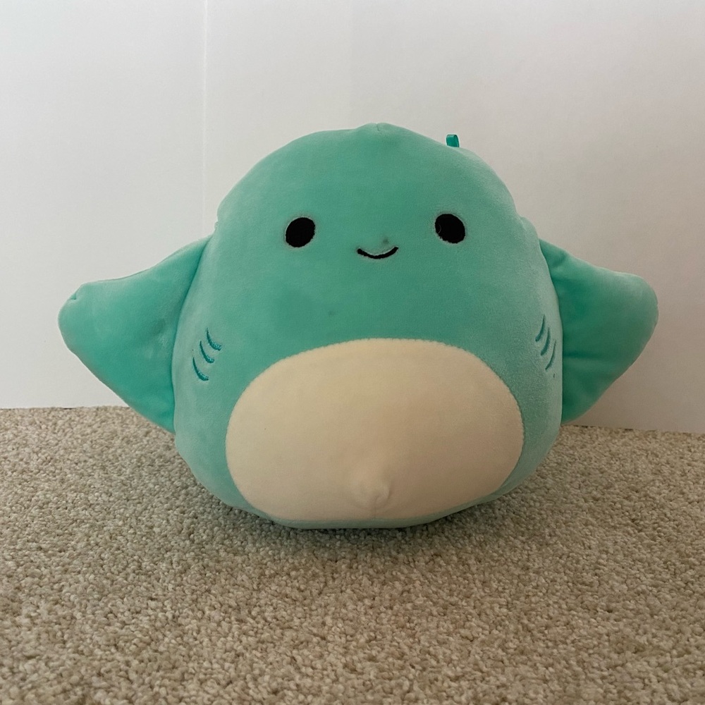 Squishmellow RARE Maggie the stingray 8inch